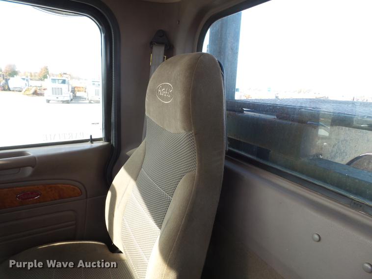 image for item DA2434 2009 Peterbilt 388 semi truck