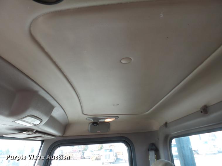 image for item DA2434 2009 Peterbilt 388 semi truck