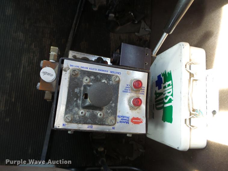 image for item DA2434 2009 Peterbilt 388 semi truck