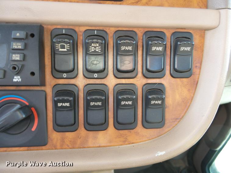 image for item DA2434 2009 Peterbilt 388 semi truck