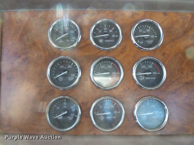 image for item DA2434 2009 Peterbilt 388 semi truck