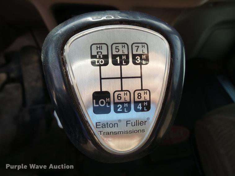 image for item DA2434 2009 Peterbilt 388 semi truck