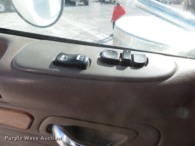 image for item DA2434 2009 Peterbilt 388 semi truck