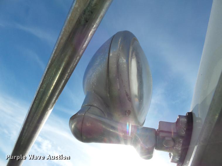 image for item DA2434 2009 Peterbilt 388 semi truck