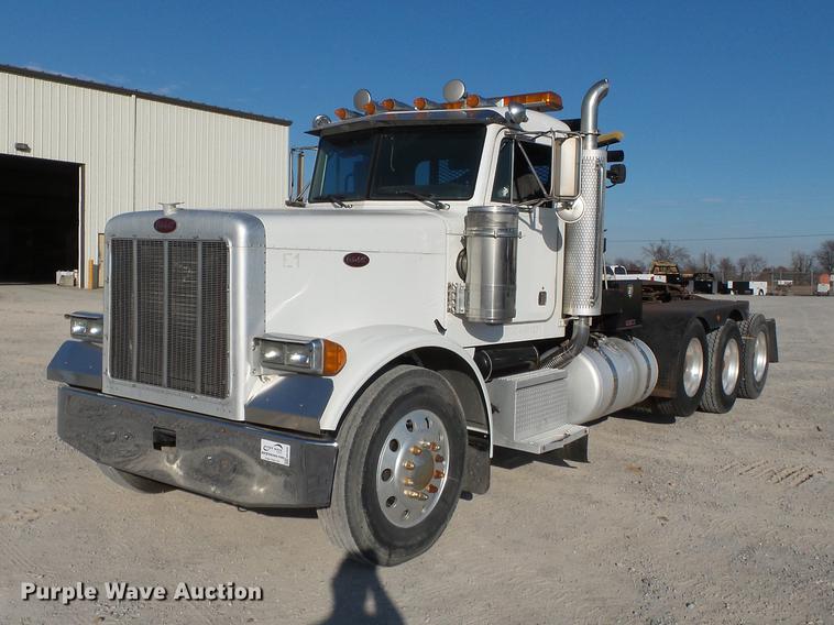 image for item DA2459 2005 Peterbilt 379 semi truck