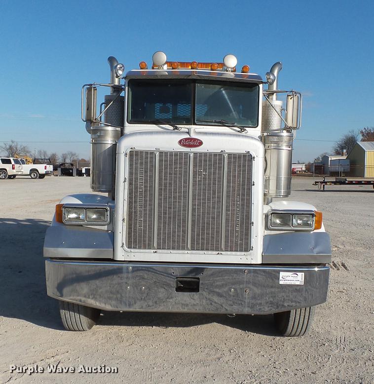 image for item DA2459 2005 Peterbilt 379 semi truck