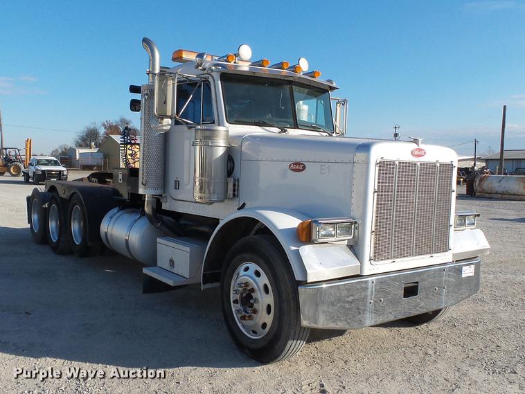 image for item DA2459 2005 Peterbilt 379 semi truck