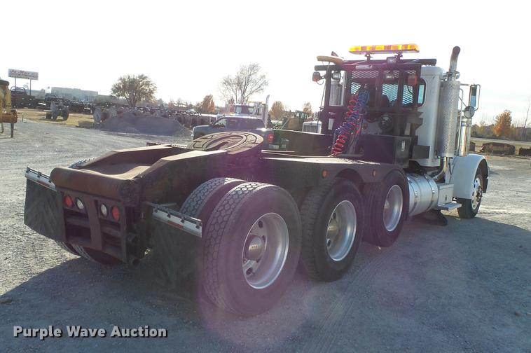 image for item DA2459 2005 Peterbilt 379 semi truck