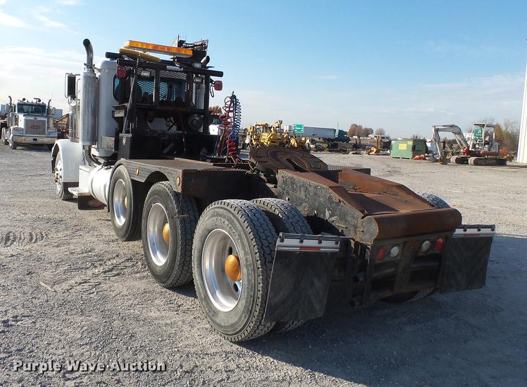 image for item DA2459 2005 Peterbilt 379 semi truck