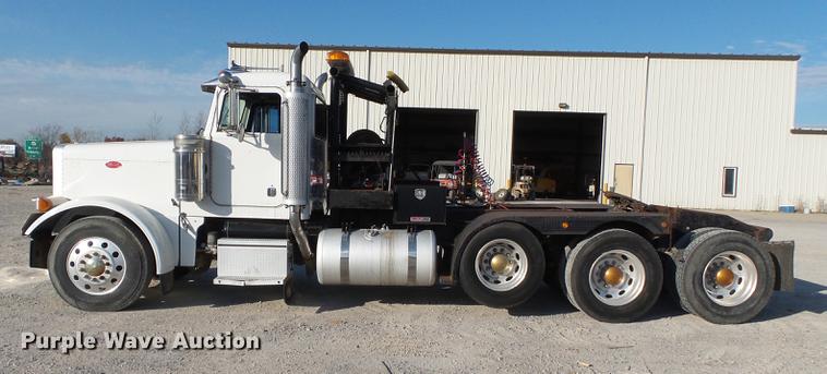 image for item DA2459 2005 Peterbilt 379 semi truck