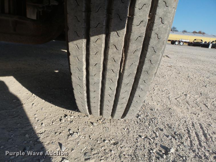 image for item DA2459 2005 Peterbilt 379 semi truck