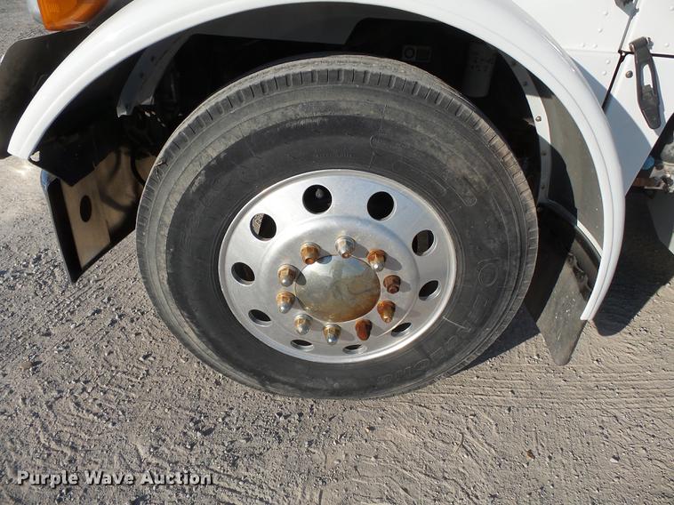 image for item DA2459 2005 Peterbilt 379 semi truck