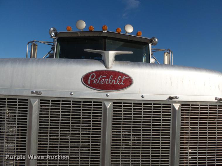 image for item DA2459 2005 Peterbilt 379 semi truck