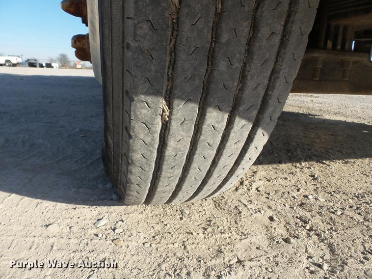 image for item DA2459 2005 Peterbilt 379 semi truck