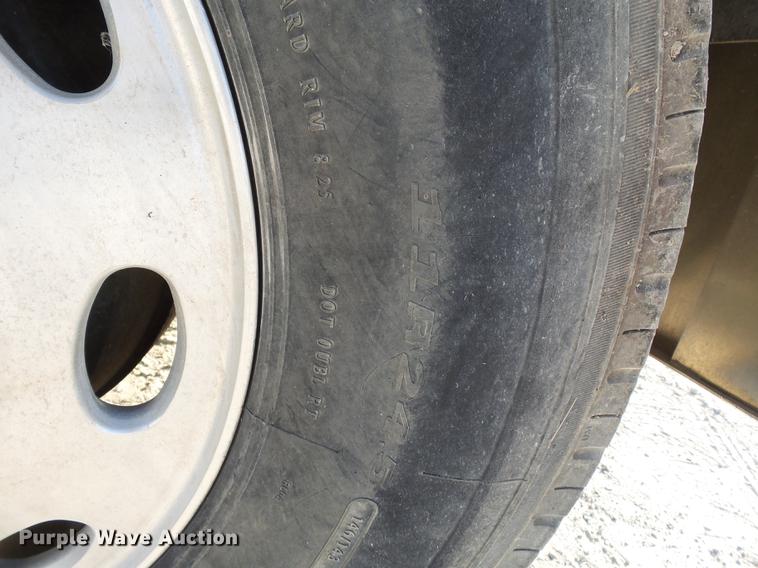 image for item DA2459 2005 Peterbilt 379 semi truck