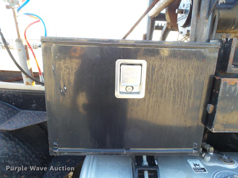 image for item DA2459 2005 Peterbilt 379 semi truck