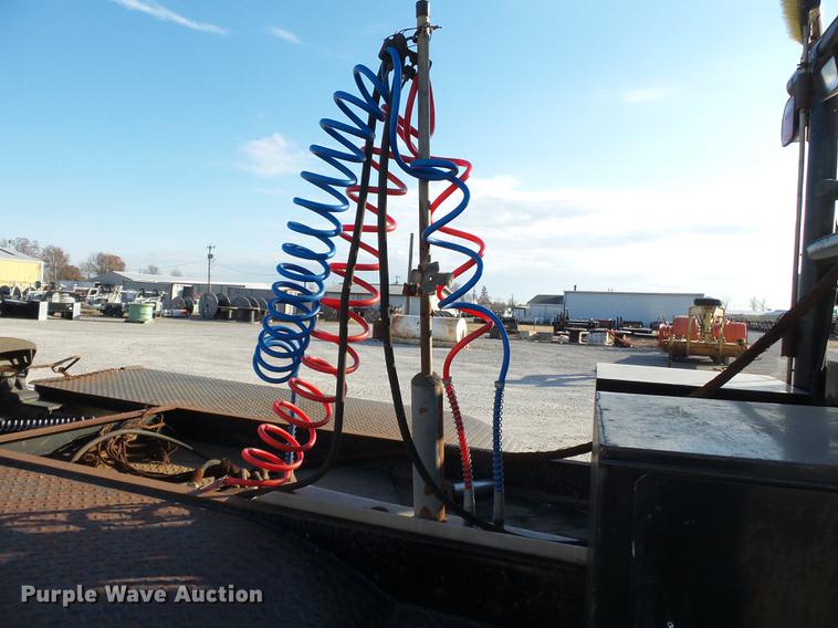 image for item DA2459 2005 Peterbilt 379 semi truck