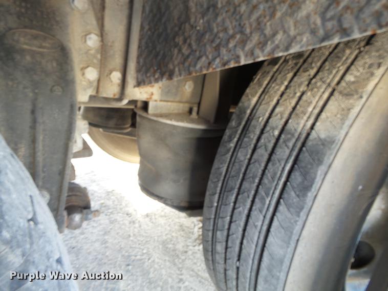 image for item DA2459 2005 Peterbilt 379 semi truck