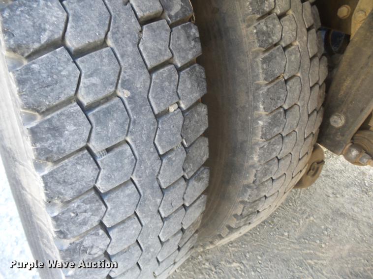 image for item DA2459 2005 Peterbilt 379 semi truck