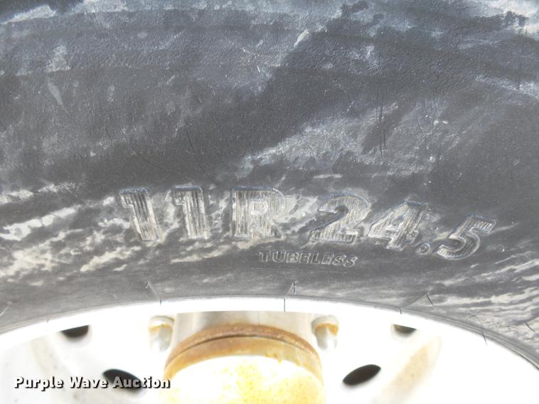 image for item DA2459 2005 Peterbilt 379 semi truck