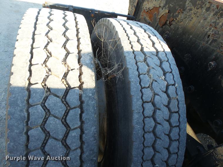 image for item DA2459 2005 Peterbilt 379 semi truck