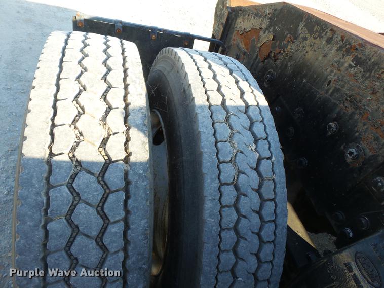 image for item DA2459 2005 Peterbilt 379 semi truck