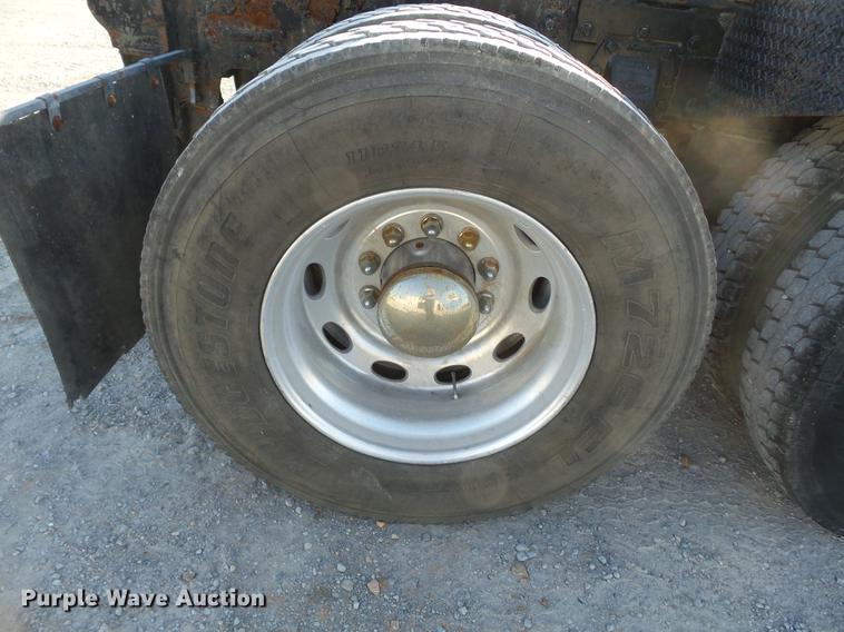 image for item DA2459 2005 Peterbilt 379 semi truck