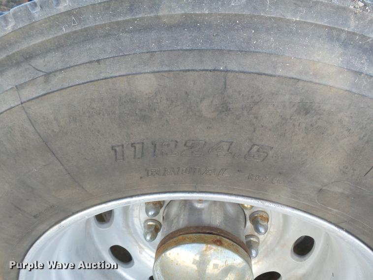 image for item DA2459 2005 Peterbilt 379 semi truck