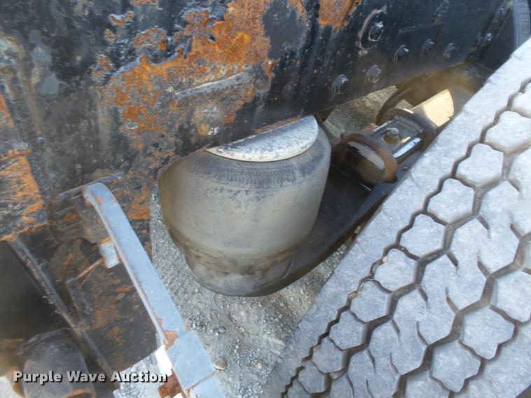 image for item DA2459 2005 Peterbilt 379 semi truck