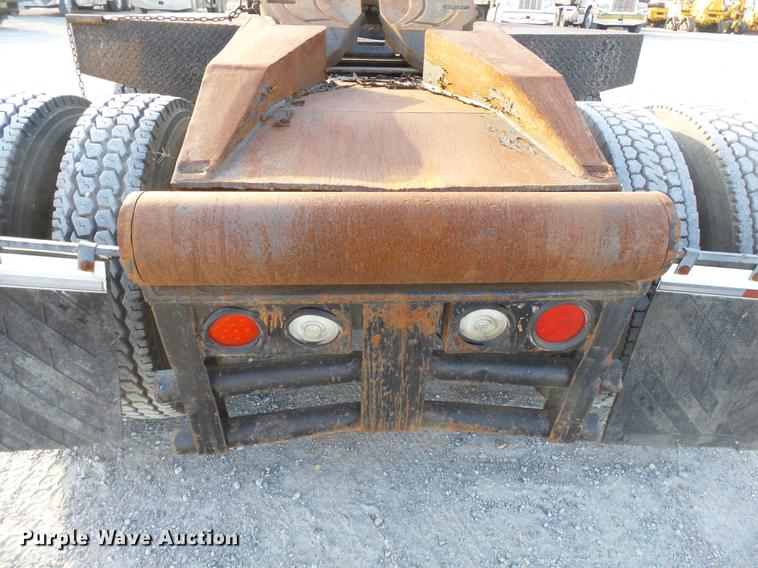 image for item DA2459 2005 Peterbilt 379 semi truck