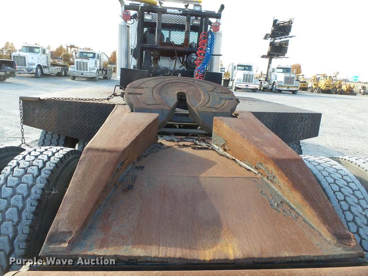 image for item DA2459 2005 Peterbilt 379 semi truck