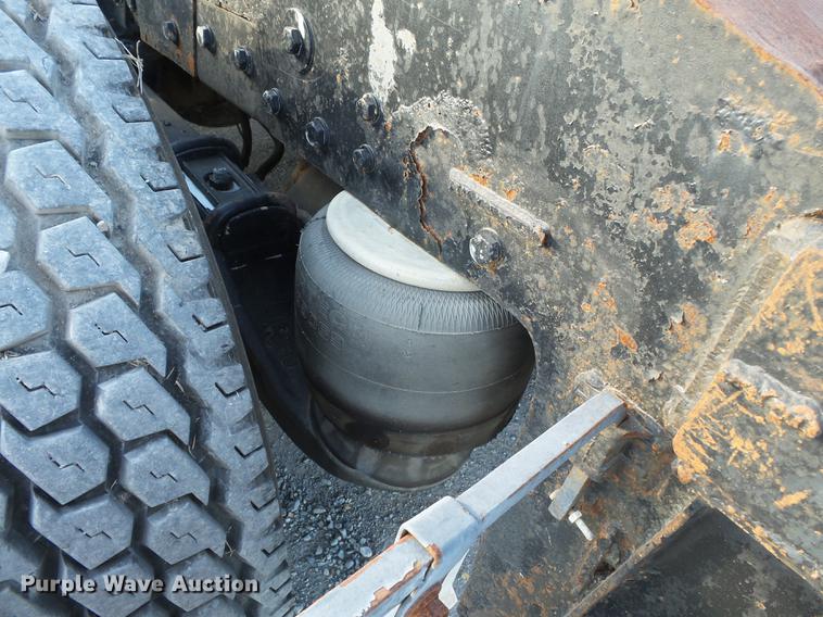 image for item DA2459 2005 Peterbilt 379 semi truck