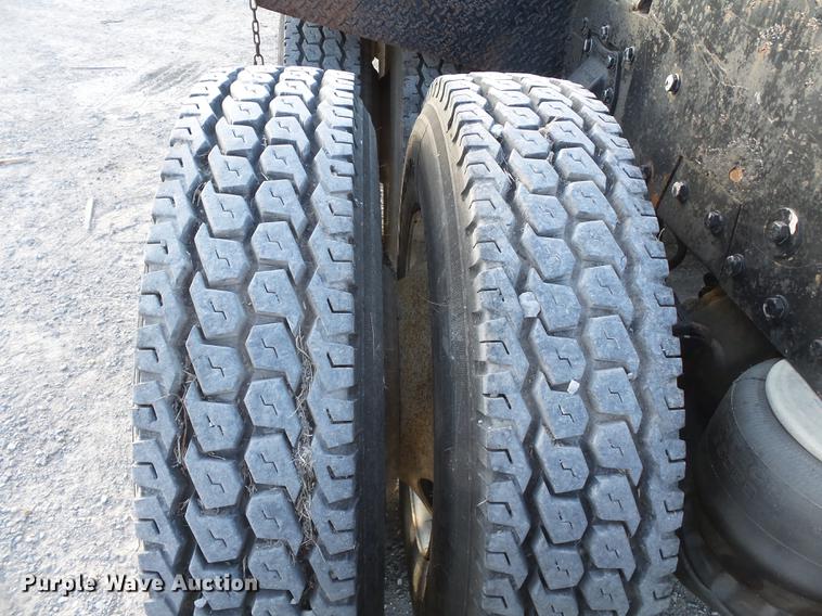 image for item DA2459 2005 Peterbilt 379 semi truck