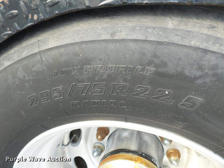 image for item DA2459 2005 Peterbilt 379 semi truck