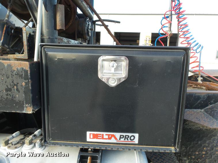 image for item DA2459 2005 Peterbilt 379 semi truck