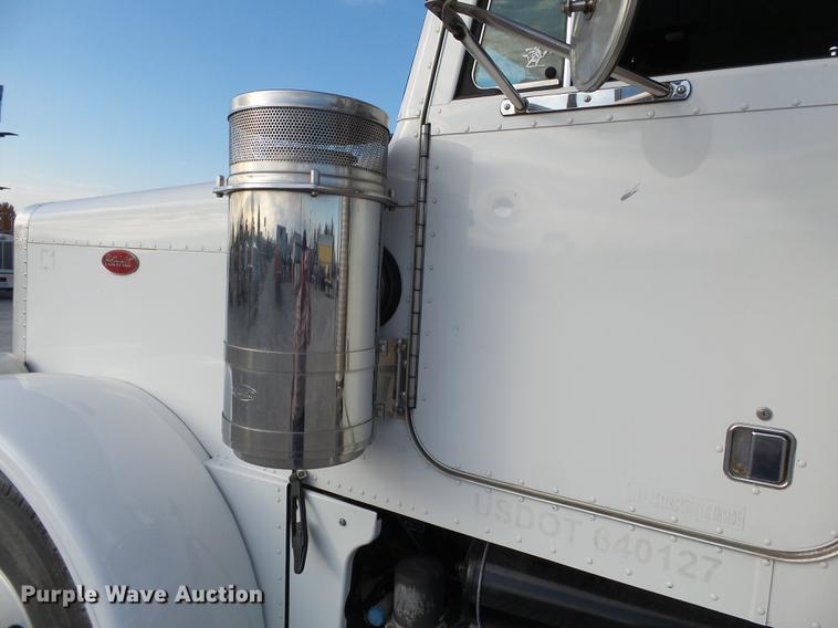 image for item DA2459 2005 Peterbilt 379 semi truck