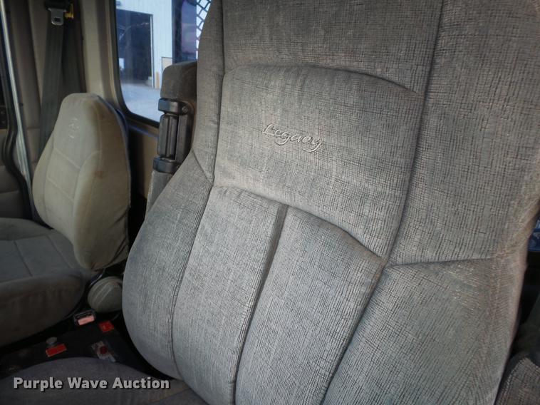 image for item DA2459 2005 Peterbilt 379 semi truck