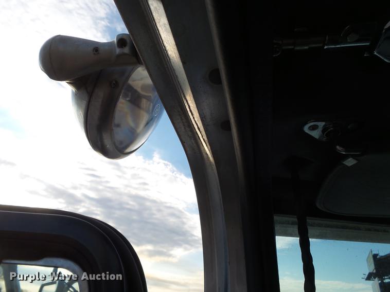 image for item DA2459 2005 Peterbilt 379 semi truck