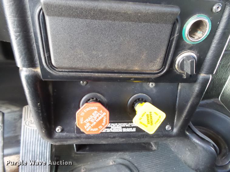 image for item DA2459 2005 Peterbilt 379 semi truck