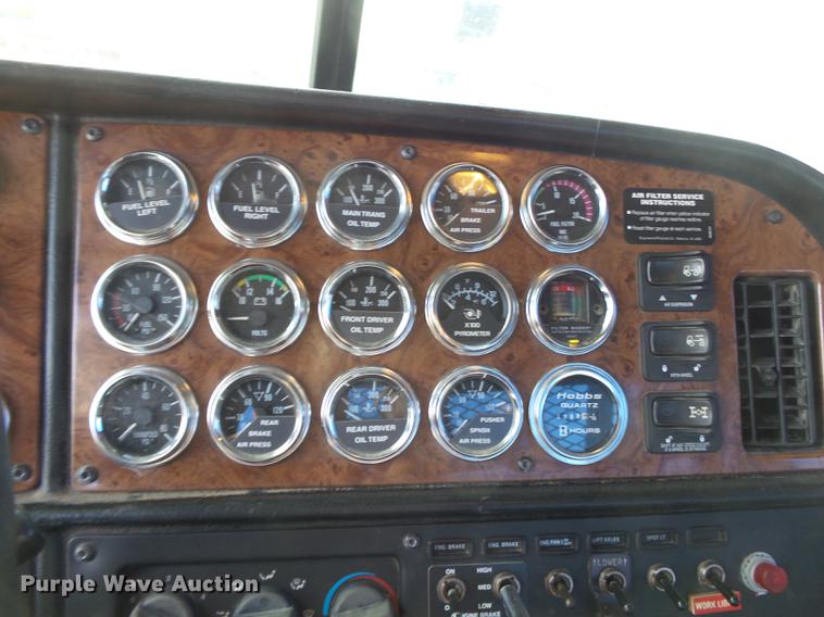 image for item DA2459 2005 Peterbilt 379 semi truck