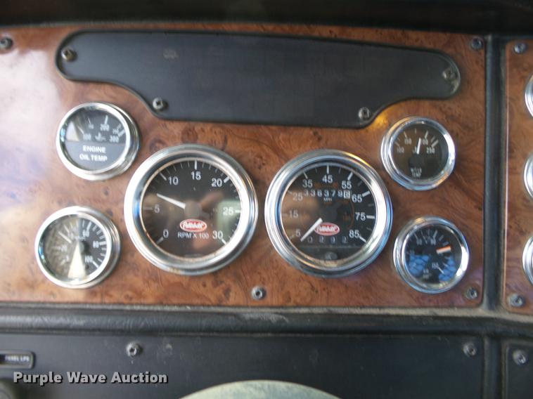 image for item DA2459 2005 Peterbilt 379 semi truck