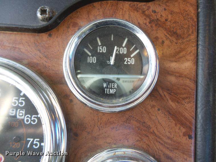 image for item DA2459 2005 Peterbilt 379 semi truck