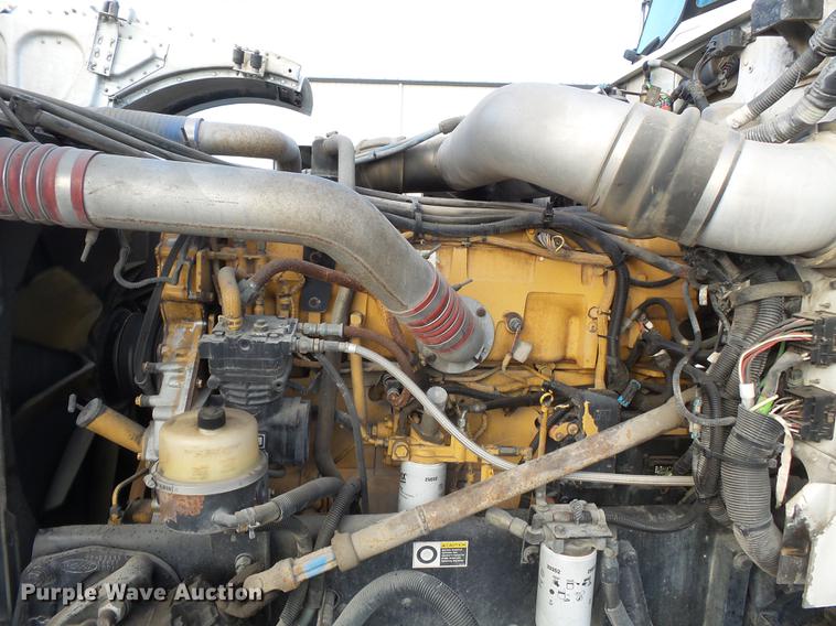 image for item DA2459 2005 Peterbilt 379 semi truck