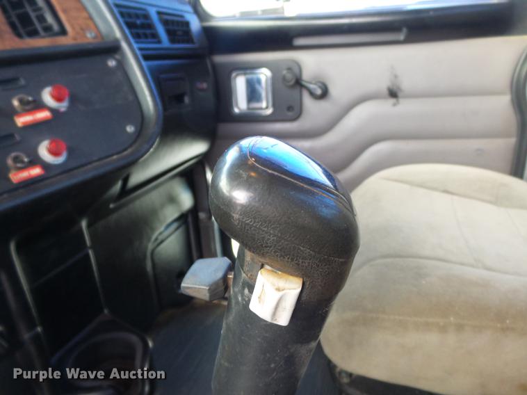 image for item DA2459 2005 Peterbilt 379 semi truck