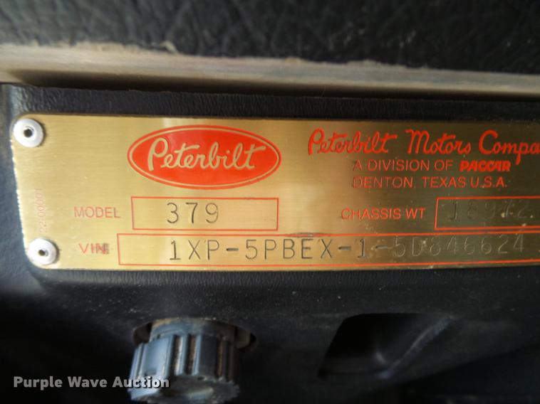 image for item DA2459 2005 Peterbilt 379 semi truck