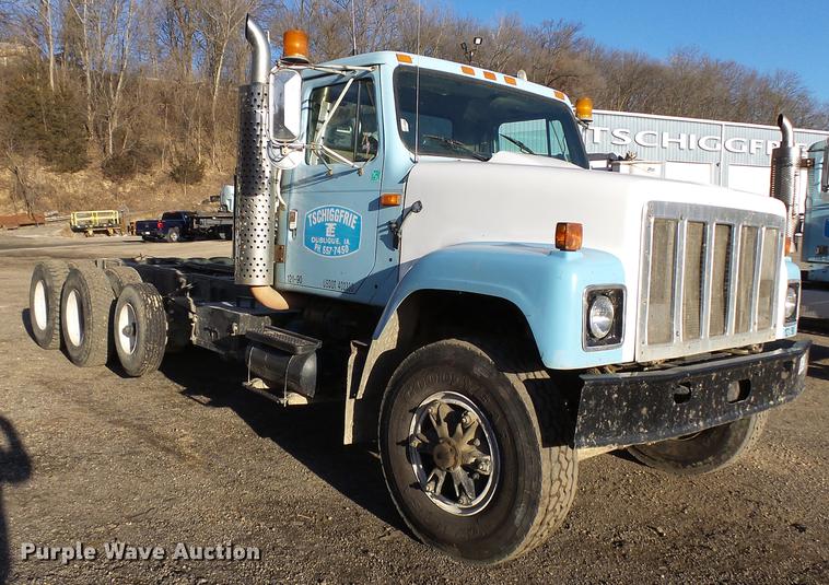 image for item DA3563 1990 International 2500S semi truck