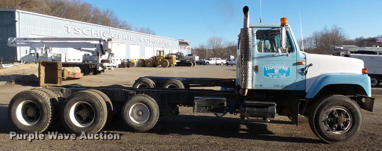 image for item DA3563 1990 International 2500S semi truck