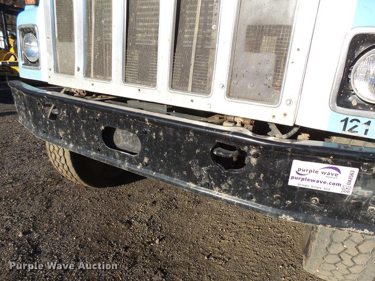 image for item DA3563 1990 International 2500S semi truck