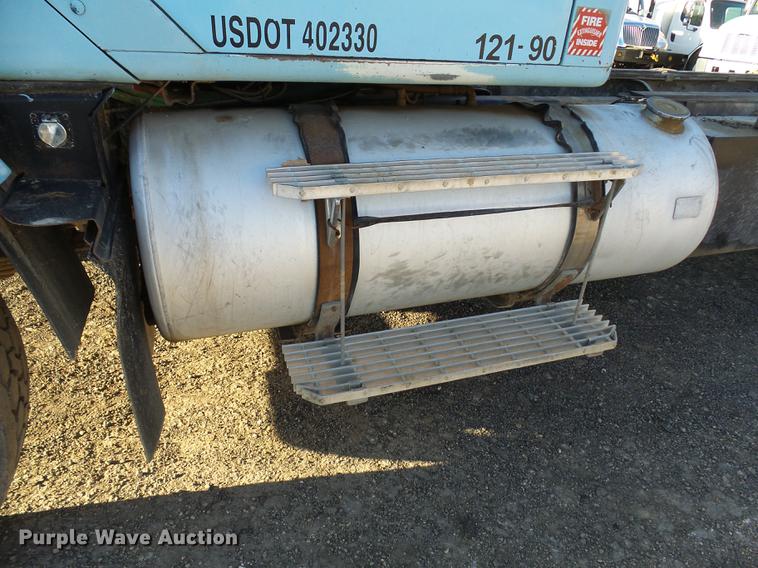 image for item DA3563 1990 International 2500S semi truck