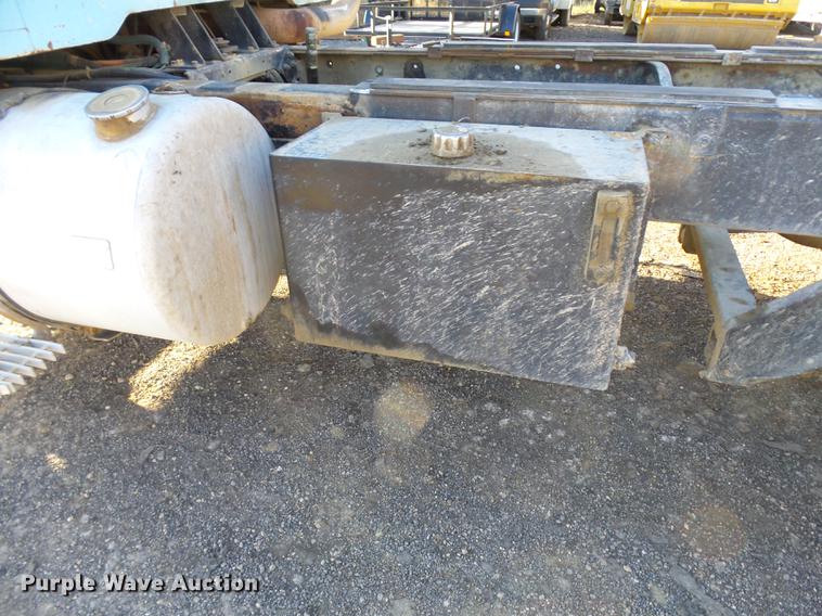 image for item DA3563 1990 International 2500S semi truck